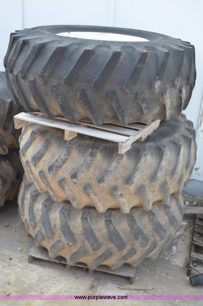 image for item J3077 2007 Ag-Chem RoGator 1074 self-propelled sprayer