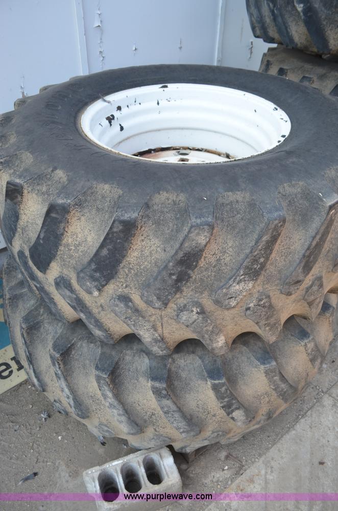 image for item J3077 2007 Ag-Chem RoGator 1074 self-propelled sprayer