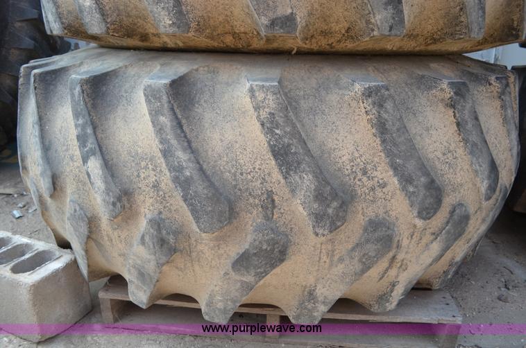 image for item J3077 2007 Ag-Chem RoGator 1074 self-propelled sprayer