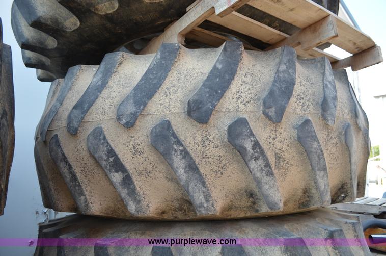 image for item J3077 2007 Ag-Chem RoGator 1074 self-propelled sprayer