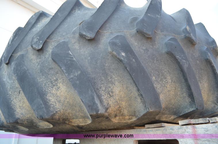 image for item J3077 2007 Ag-Chem RoGator 1074 self-propelled sprayer