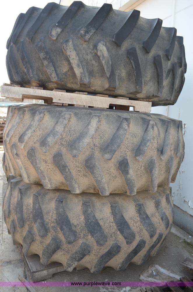 image for item J3077 2007 Ag-Chem RoGator 1074 self-propelled sprayer