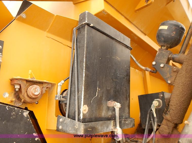 image for item J3085 2003 Ag-Chem TerraGator 8104 Air-Flow self-propelled applicator