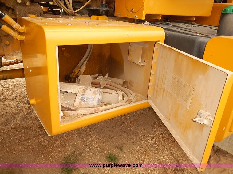 image for item J3085 2003 Ag-Chem TerraGator 8104 Air-Flow self-propelled applicator