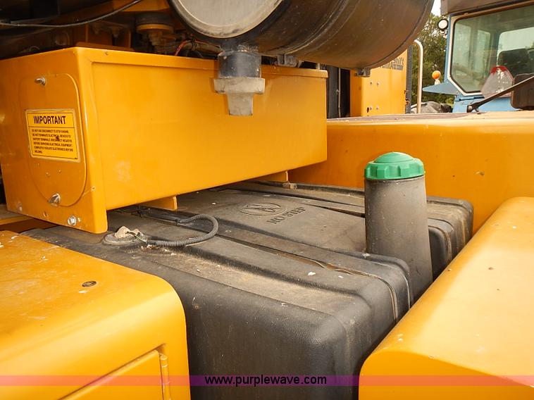 image for item J3085 2003 Ag-Chem TerraGator 8104 Air-Flow self-propelled applicator