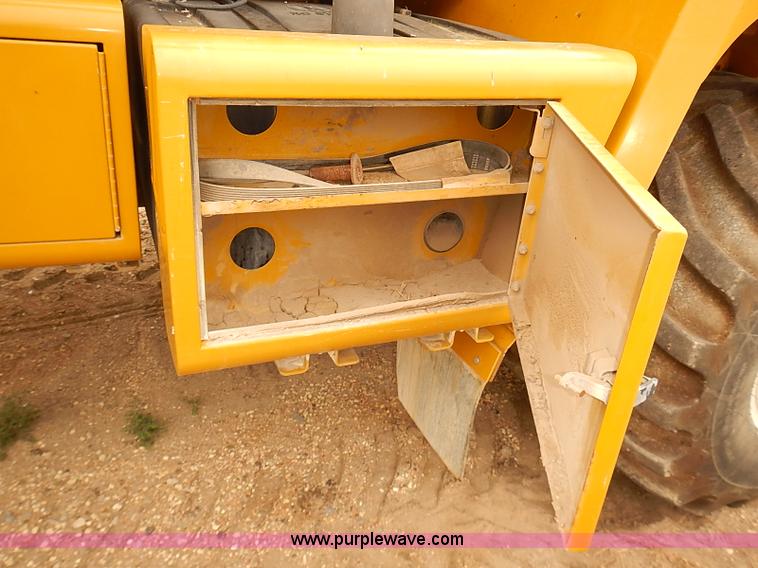 image for item J3085 2003 Ag-Chem TerraGator 8104 Air-Flow self-propelled applicator