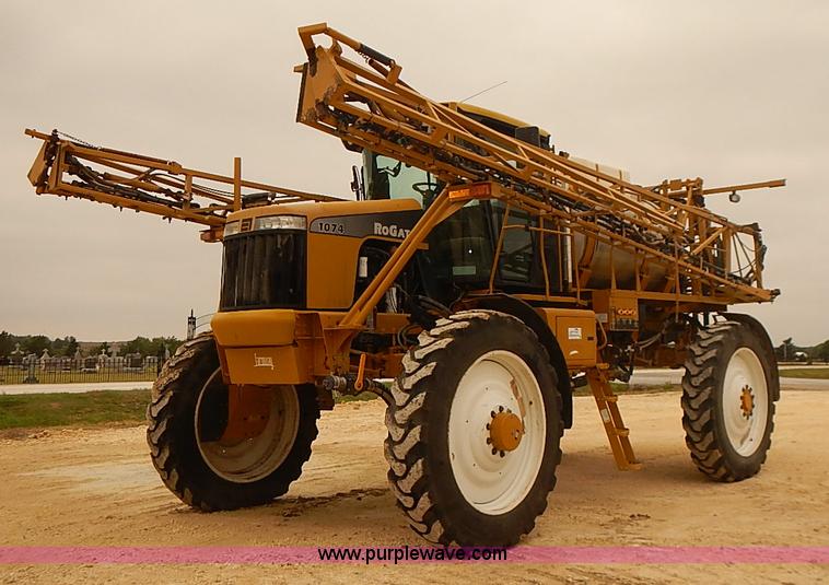 image for item J3106 2007 Ag-Chem RoGator 1074 self-propelled sprayer