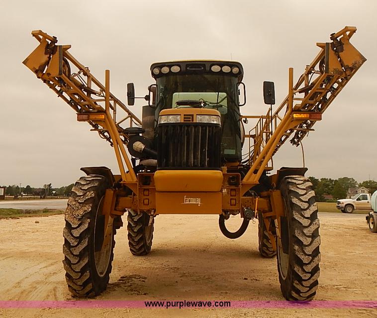 image for item J3106 2007 Ag-Chem RoGator 1074 self-propelled sprayer