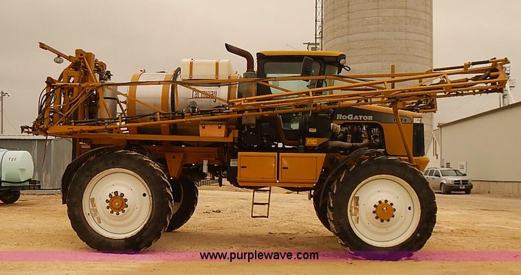 image for item J3106 2007 Ag-Chem RoGator 1074 self-propelled sprayer