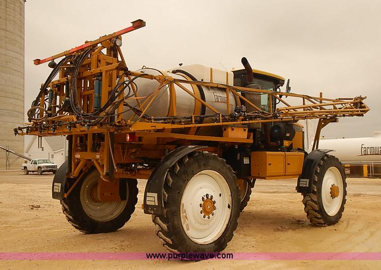 image for item J3106 2007 Ag-Chem RoGator 1074 self-propelled sprayer