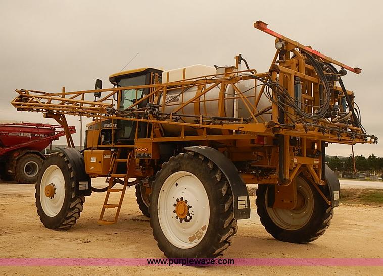 image for item J3106 2007 Ag-Chem RoGator 1074 self-propelled sprayer