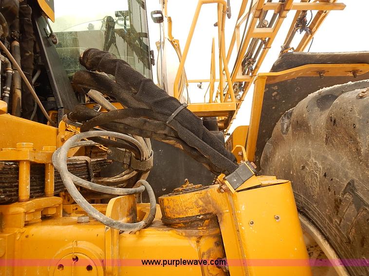 image for item J3106 2007 Ag-Chem RoGator 1074 self-propelled sprayer