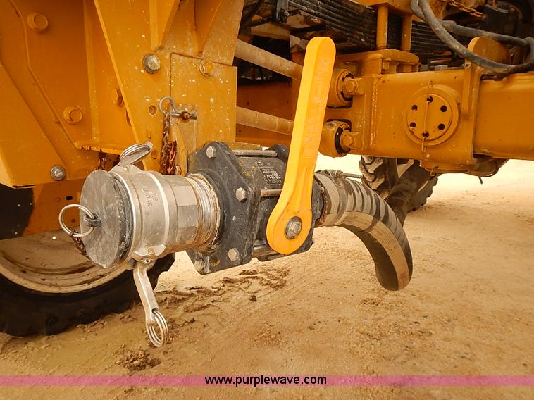 image for item J3106 2007 Ag-Chem RoGator 1074 self-propelled sprayer