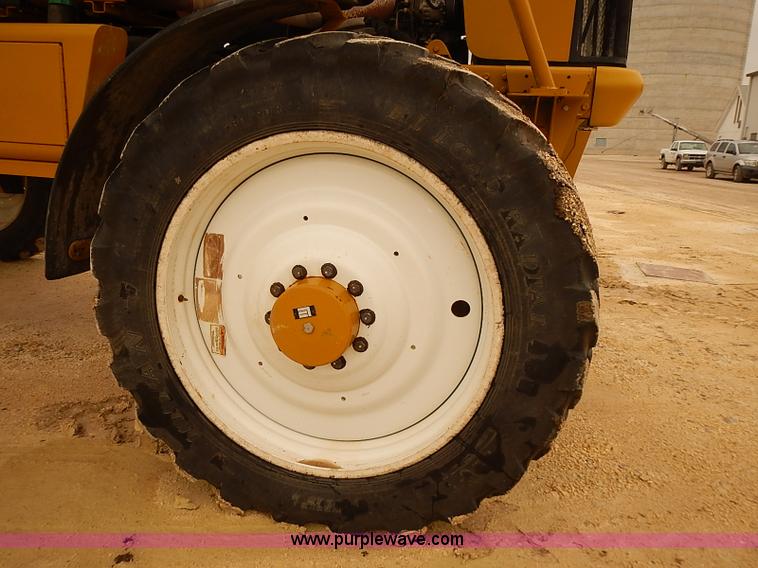 image for item J3106 2007 Ag-Chem RoGator 1074 self-propelled sprayer