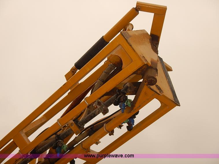 image for item J3106 2007 Ag-Chem RoGator 1074 self-propelled sprayer