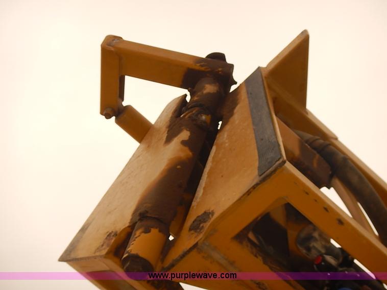 image for item J3106 2007 Ag-Chem RoGator 1074 self-propelled sprayer