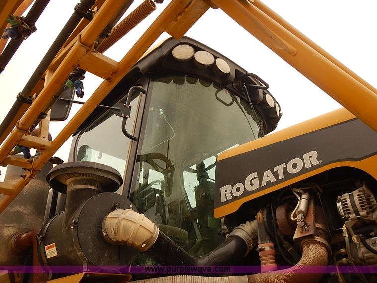image for item J3106 2007 Ag-Chem RoGator 1074 self-propelled sprayer