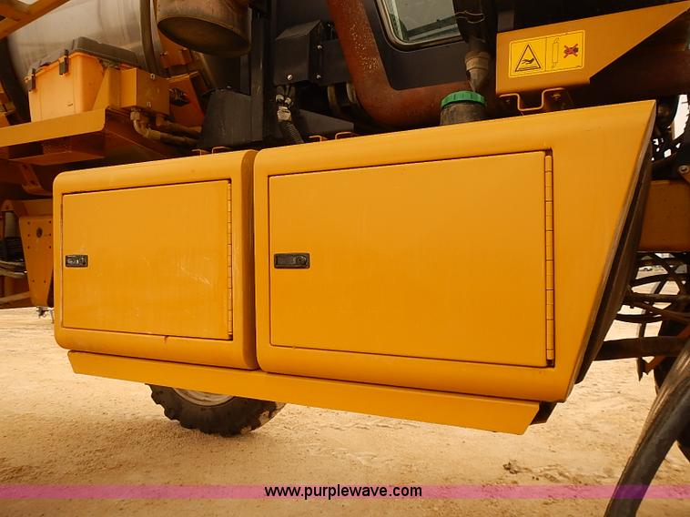 image for item J3106 2007 Ag-Chem RoGator 1074 self-propelled sprayer