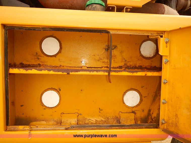 image for item J3106 2007 Ag-Chem RoGator 1074 self-propelled sprayer