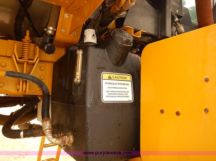 image for item J3106 2007 Ag-Chem RoGator 1074 self-propelled sprayer