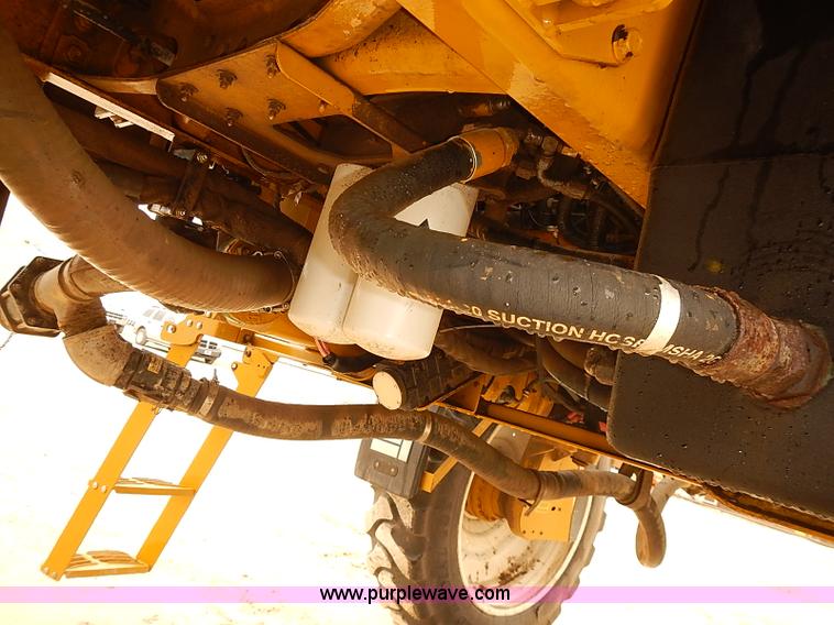 image for item J3106 2007 Ag-Chem RoGator 1074 self-propelled sprayer
