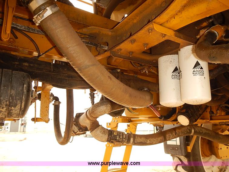 image for item J3106 2007 Ag-Chem RoGator 1074 self-propelled sprayer