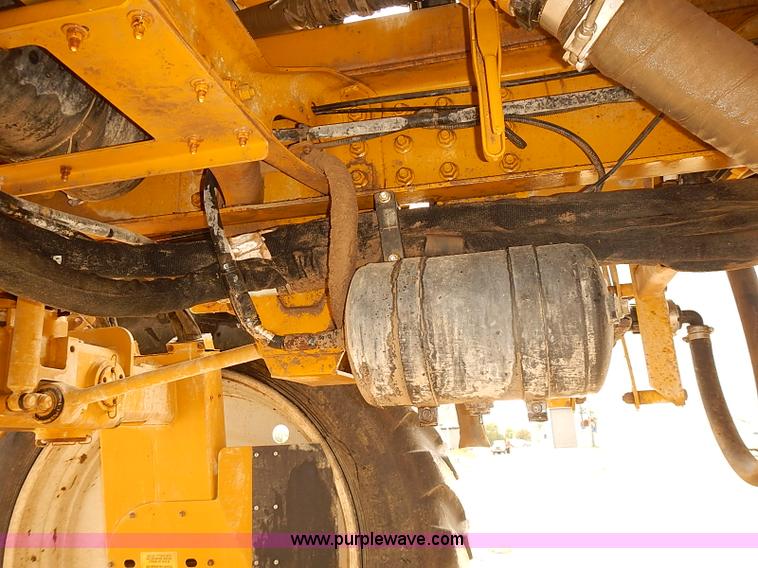 image for item J3106 2007 Ag-Chem RoGator 1074 self-propelled sprayer