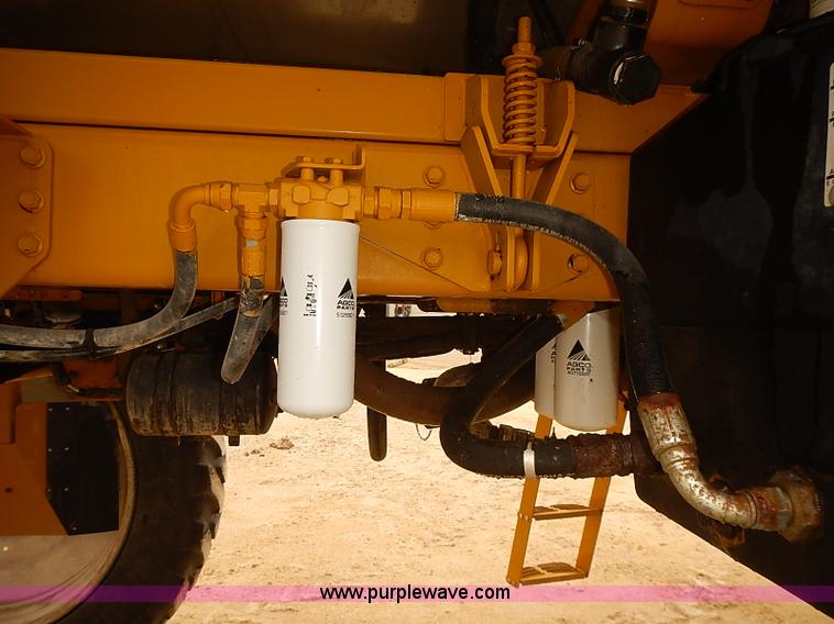 image for item J3106 2007 Ag-Chem RoGator 1074 self-propelled sprayer