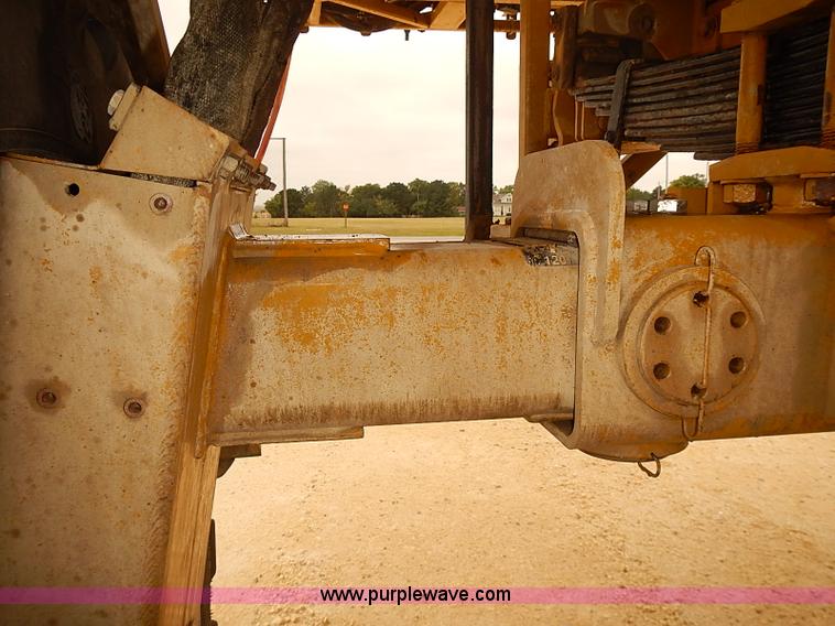 image for item J3106 2007 Ag-Chem RoGator 1074 self-propelled sprayer