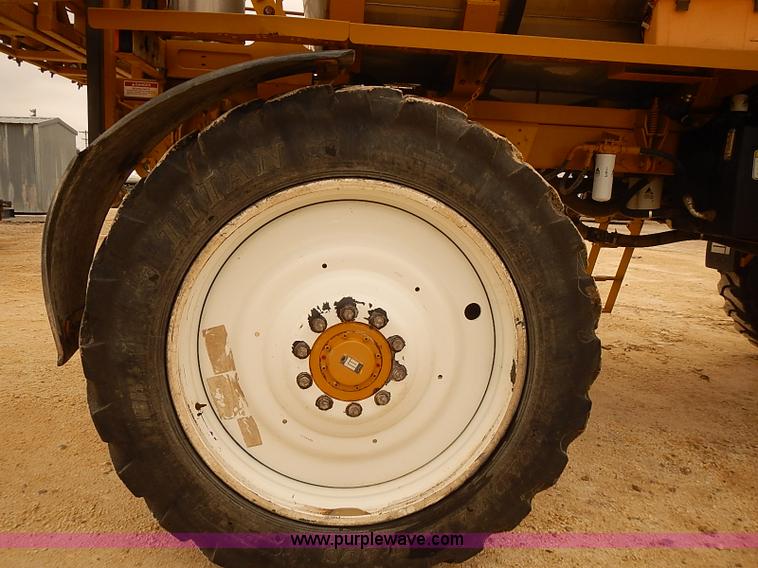 image for item J3106 2007 Ag-Chem RoGator 1074 self-propelled sprayer