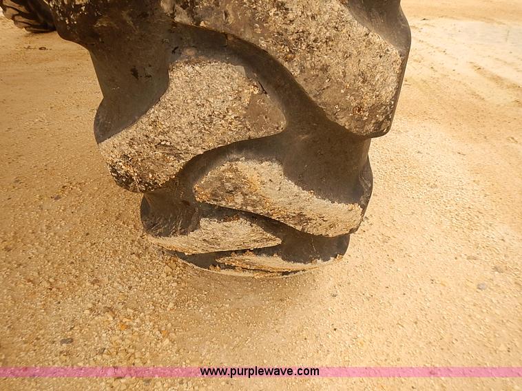 image for item J3106 2007 Ag-Chem RoGator 1074 self-propelled sprayer