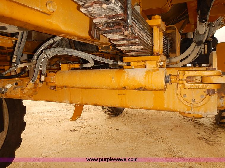 image for item J3106 2007 Ag-Chem RoGator 1074 self-propelled sprayer