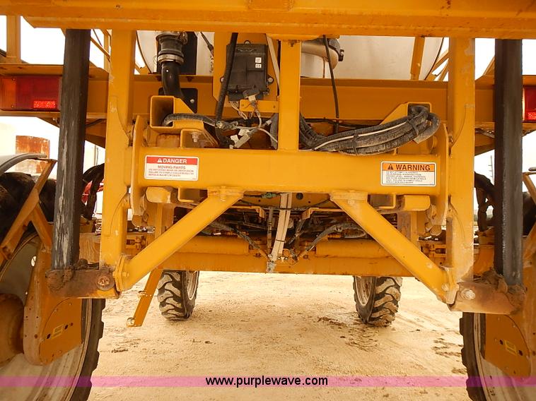 image for item J3106 2007 Ag-Chem RoGator 1074 self-propelled sprayer