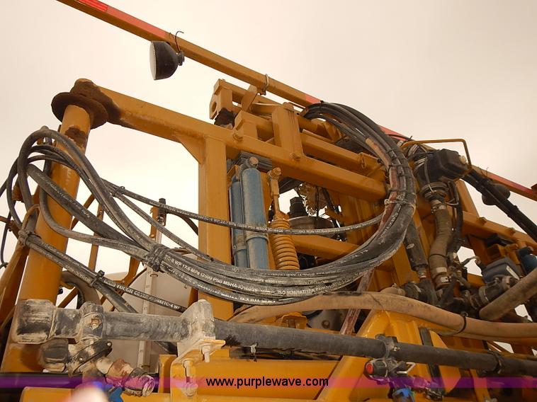 image for item J3106 2007 Ag-Chem RoGator 1074 self-propelled sprayer