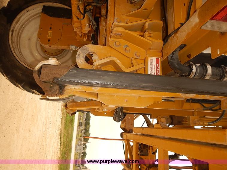 image for item J3106 2007 Ag-Chem RoGator 1074 self-propelled sprayer