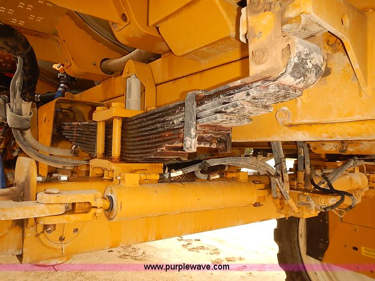 image for item J3106 2007 Ag-Chem RoGator 1074 self-propelled sprayer