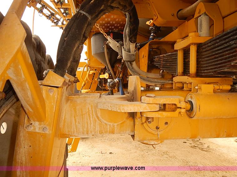 image for item J3106 2007 Ag-Chem RoGator 1074 self-propelled sprayer