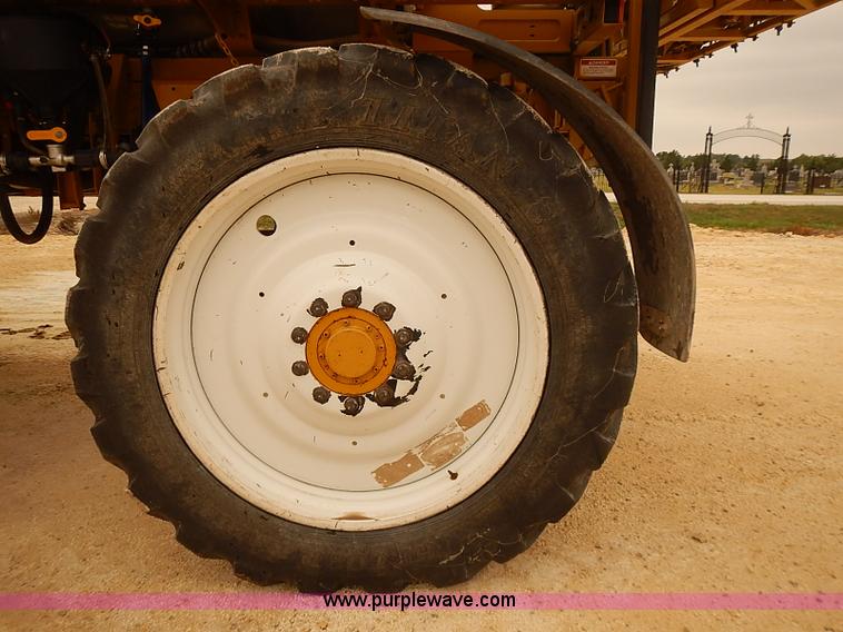 image for item J3106 2007 Ag-Chem RoGator 1074 self-propelled sprayer