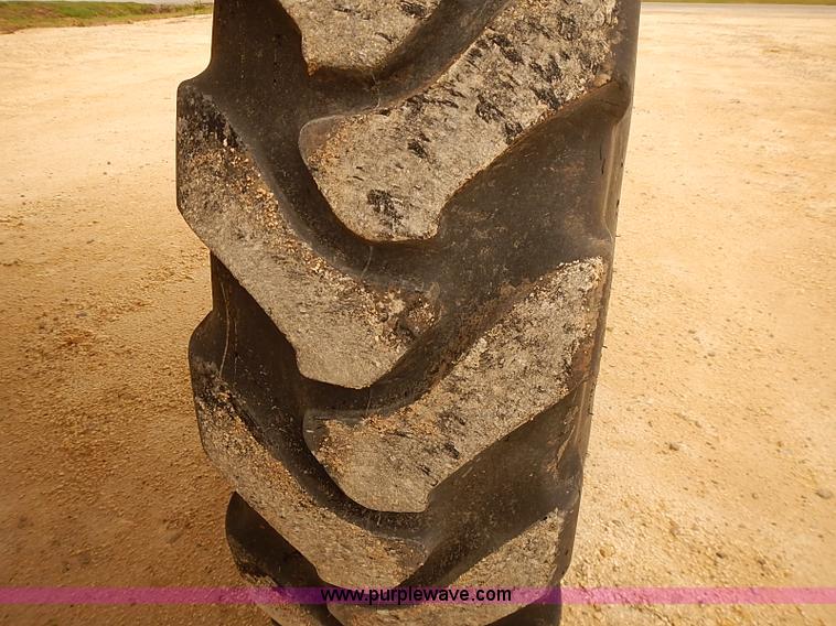 image for item J3106 2007 Ag-Chem RoGator 1074 self-propelled sprayer