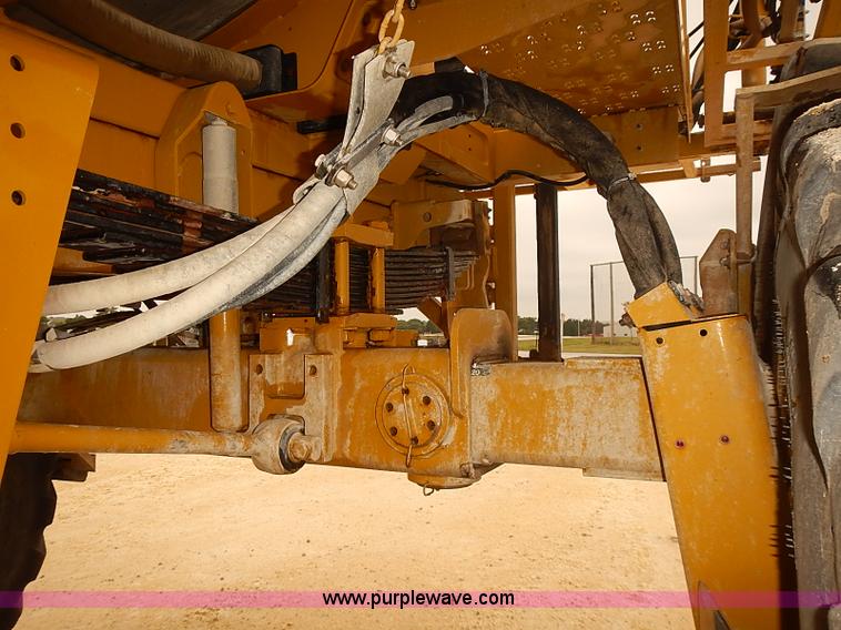 image for item J3106 2007 Ag-Chem RoGator 1074 self-propelled sprayer