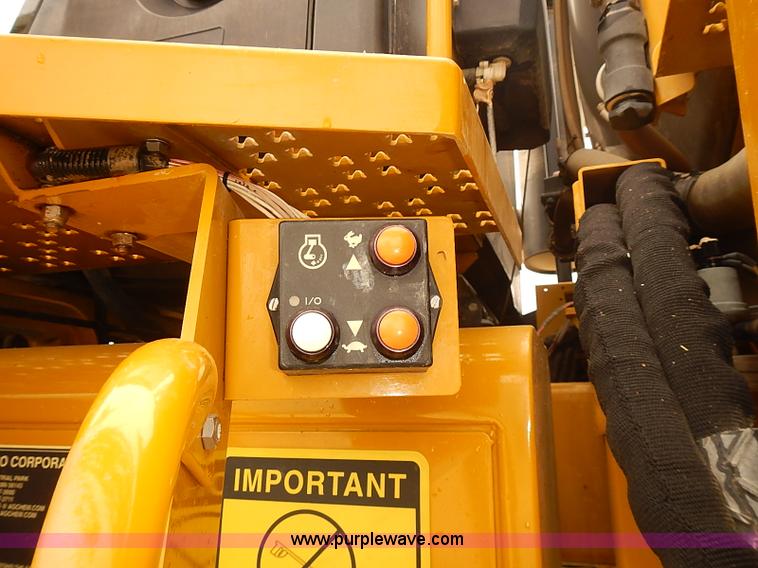 image for item J3106 2007 Ag-Chem RoGator 1074 self-propelled sprayer