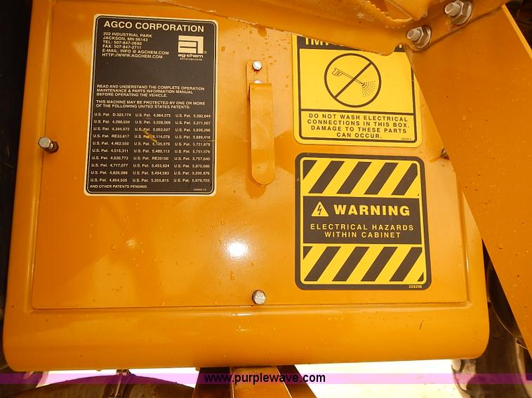 image for item J3106 2007 Ag-Chem RoGator 1074 self-propelled sprayer