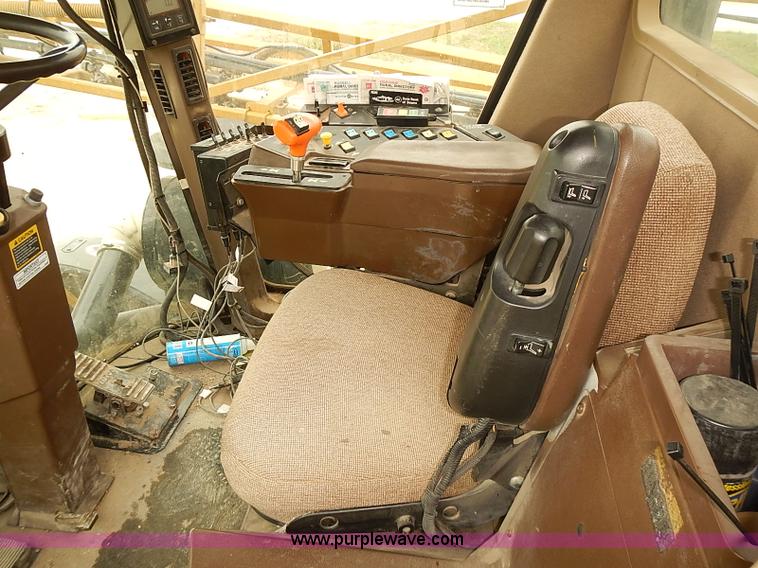 image for item J3106 2007 Ag-Chem RoGator 1074 self-propelled sprayer