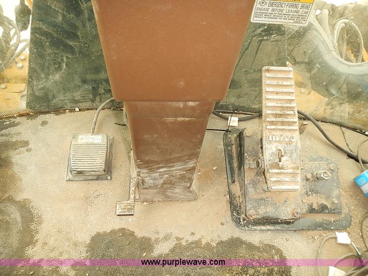 image for item J3106 2007 Ag-Chem RoGator 1074 self-propelled sprayer