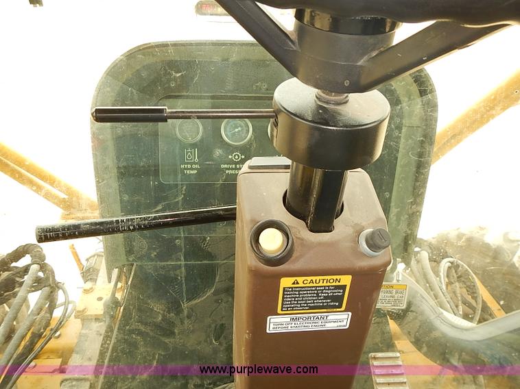 image for item J3106 2007 Ag-Chem RoGator 1074 self-propelled sprayer