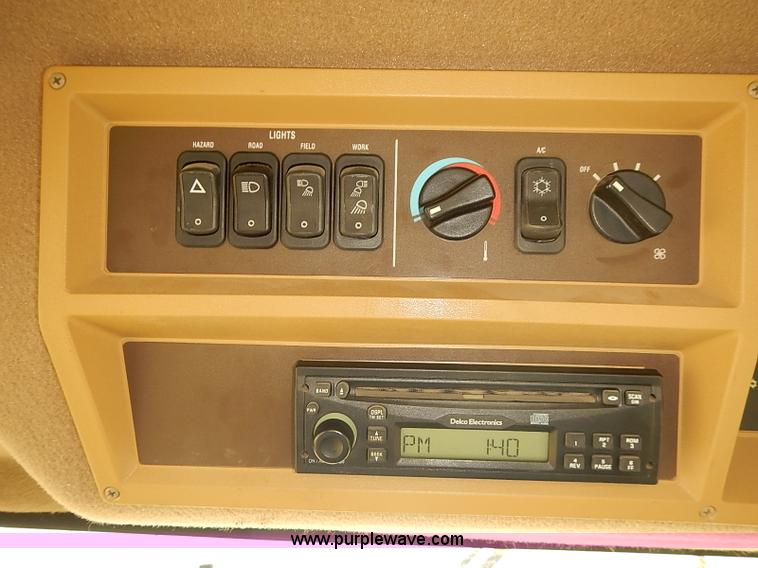 image for item J3106 2007 Ag-Chem RoGator 1074 self-propelled sprayer