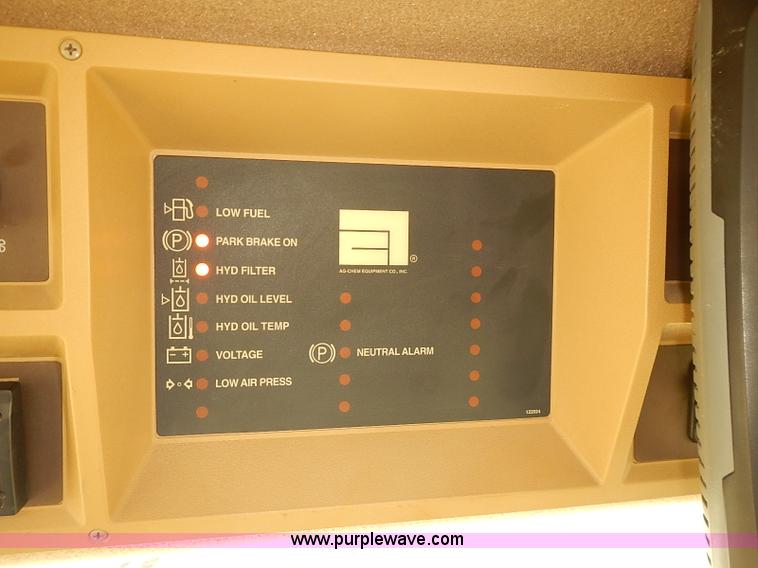 image for item J3106 2007 Ag-Chem RoGator 1074 self-propelled sprayer