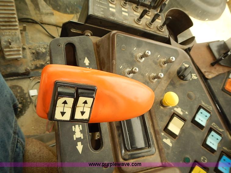 image for item J3106 2007 Ag-Chem RoGator 1074 self-propelled sprayer