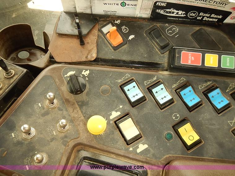 image for item J3106 2007 Ag-Chem RoGator 1074 self-propelled sprayer