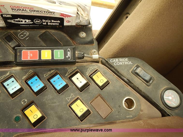 image for item J3106 2007 Ag-Chem RoGator 1074 self-propelled sprayer